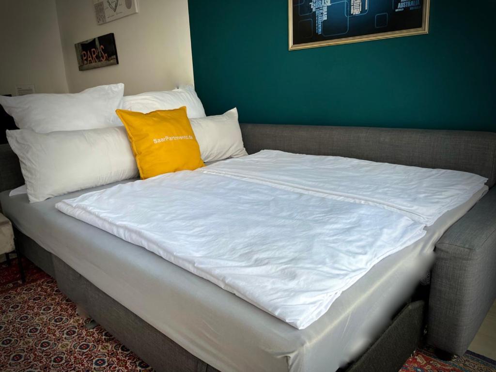 Living At Saarpartments -Adultsonly- 2 Bedrooms, Kitchen - Business & Holiday Apartments For Long- And Short Term Stay, 3 Min To Train Station, Secure E-Bike Parking! Saarbrucken Bagian luar foto