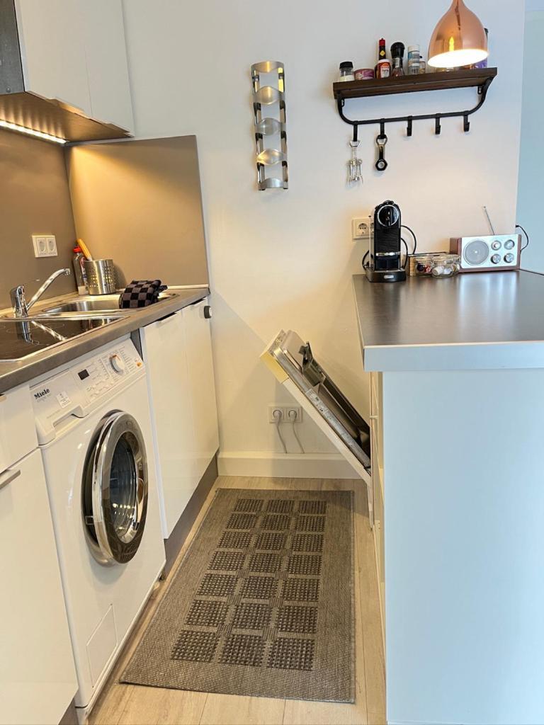 Living At Saarpartments -Adultsonly- 2 Bedrooms, Kitchen - Business & Holiday Apartments For Long- And Short Term Stay, 3 Min To Train Station, Secure E-Bike Parking! Saarbrucken Bagian luar foto