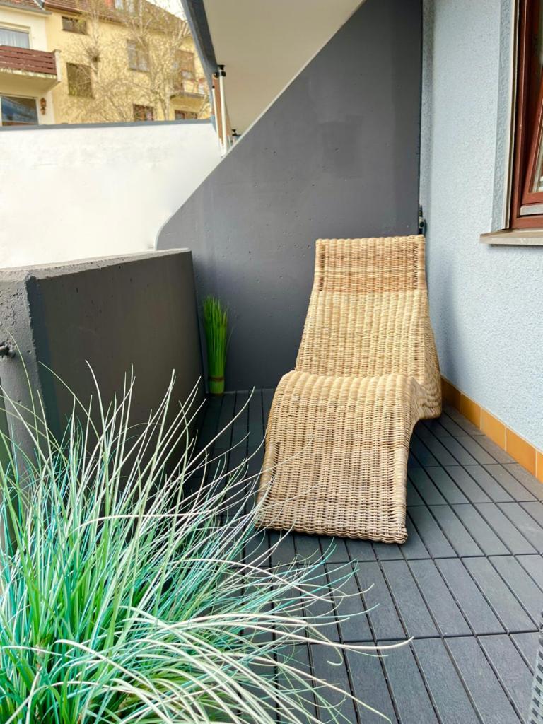 Living At Saarpartments -Adultsonly- 2 Bedrooms, Kitchen - Business & Holiday Apartments For Long- And Short Term Stay, 3 Min To Train Station, Secure E-Bike Parking! Saarbrucken Bagian luar foto