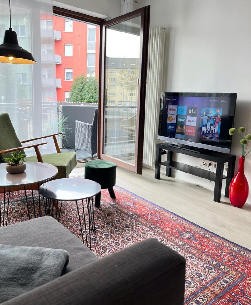 Living At Saarpartments -Adultsonly- 2 Bedrooms, Kitchen - Business & Holiday Apartments For Long- And Short Term Stay, 3 Min To Train Station, Secure E-Bike Parking! Saarbrucken Bagian luar foto