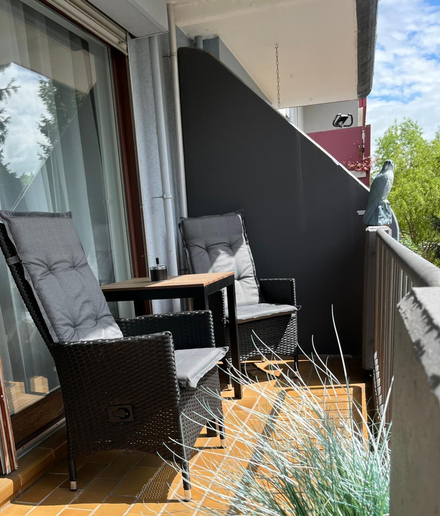 Living At Saarpartments -Adultsonly- 2 Bedrooms, Kitchen - Business & Holiday Apartments For Long- And Short Term Stay, 3 Min To Train Station, Secure E-Bike Parking! Saarbrucken Bagian luar foto